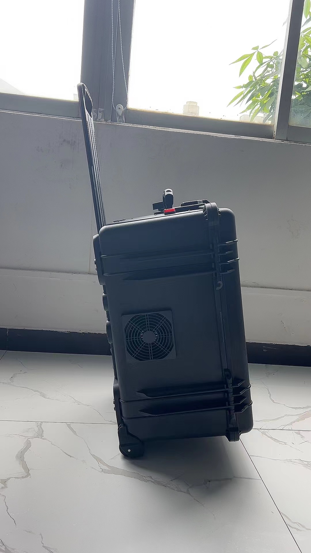 虎丘手拉箱型移动通信干扰器